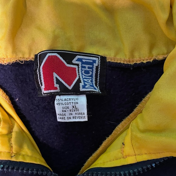 Match 1 University of Michigan half zip sweatshirt. - Picture 4 of 4